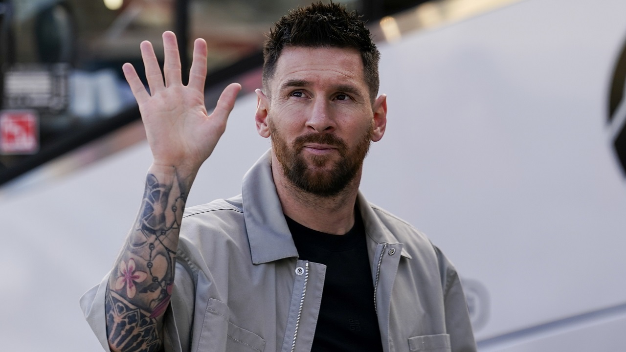 Guardanapo com ‘primeiro contrato’ de Messi é leiloado por R$4,9 milhões