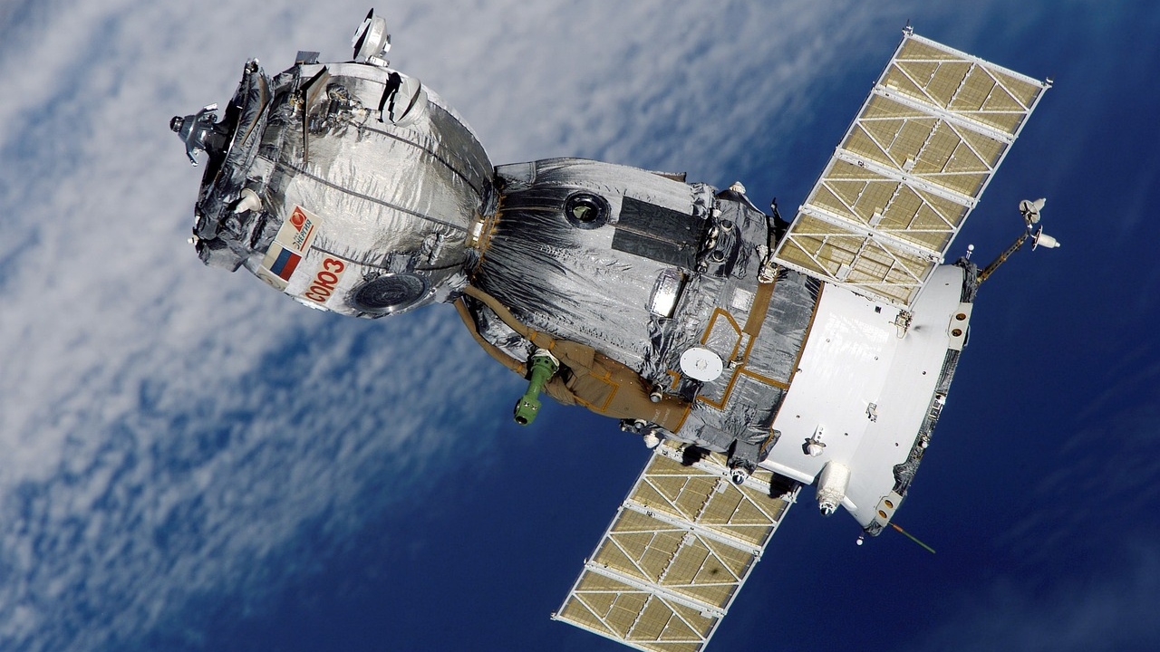 Rússia acusa EUA de ‘fake news’ e nega lançamento de arma contra satélites