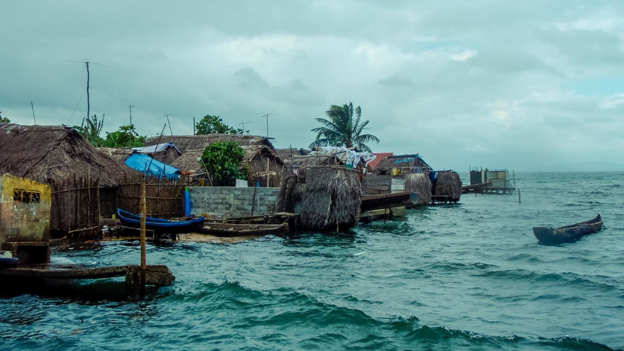 Famílias deixam ilha onde viviam no Caribe devido ao aumento do nível do mar