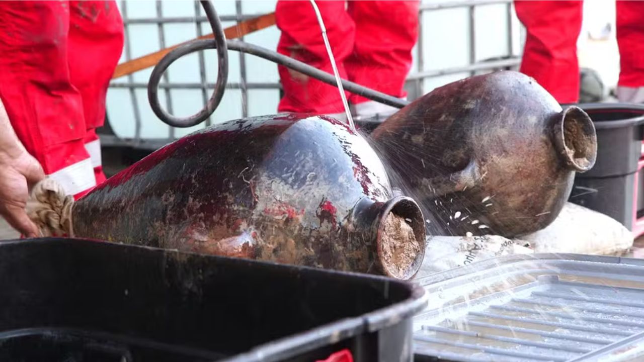Carga de naufrágio mais antigo do mundo é achada intacta no Mar Mediterrâneo