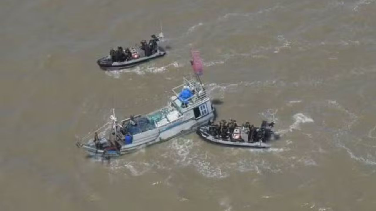 Barcos brasileiros são destruídos pela França por pesca ilegal