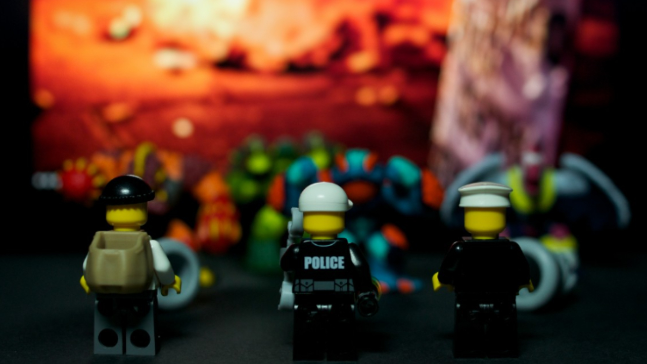 EUA: Operação policial prende quadrilha que roubou 2.800 caixas de Lego