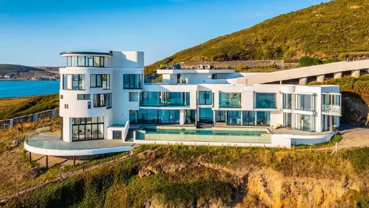 Casa que carrega a fama de ‘mais triste’ não encontra compradores na Inglaterra