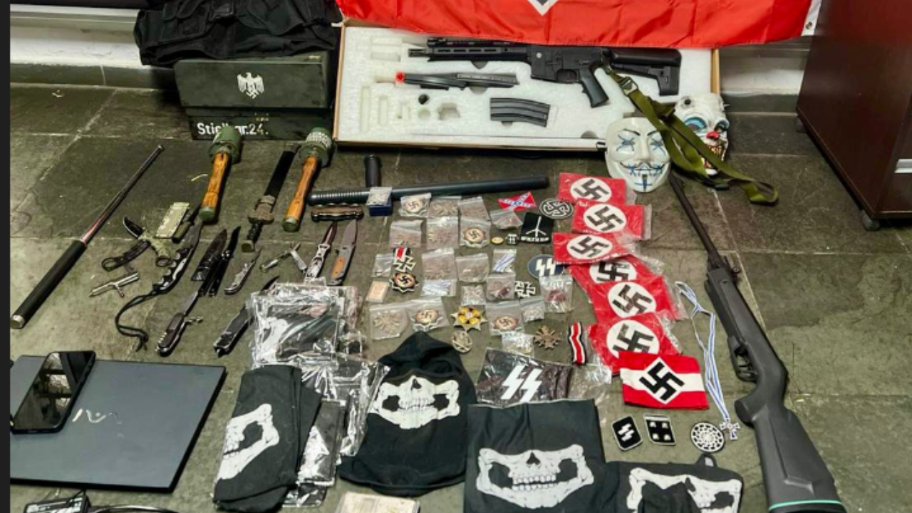 Objetos neonazistas e armas são encontrados em apartamento em São Paulo