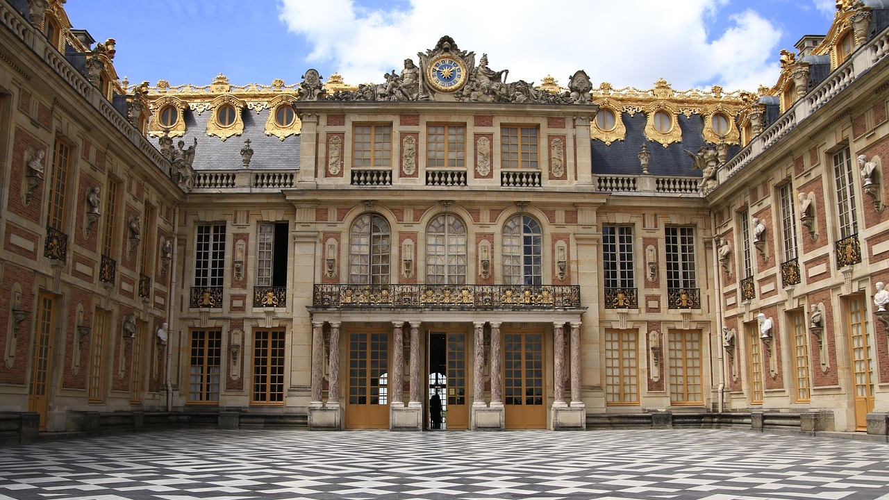 Incêndio é rapidamente controlado no Palácio de Versalhes, na França