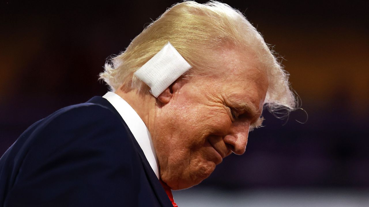 Trump explica por que pediu para pegar os sapatos logo após atentado