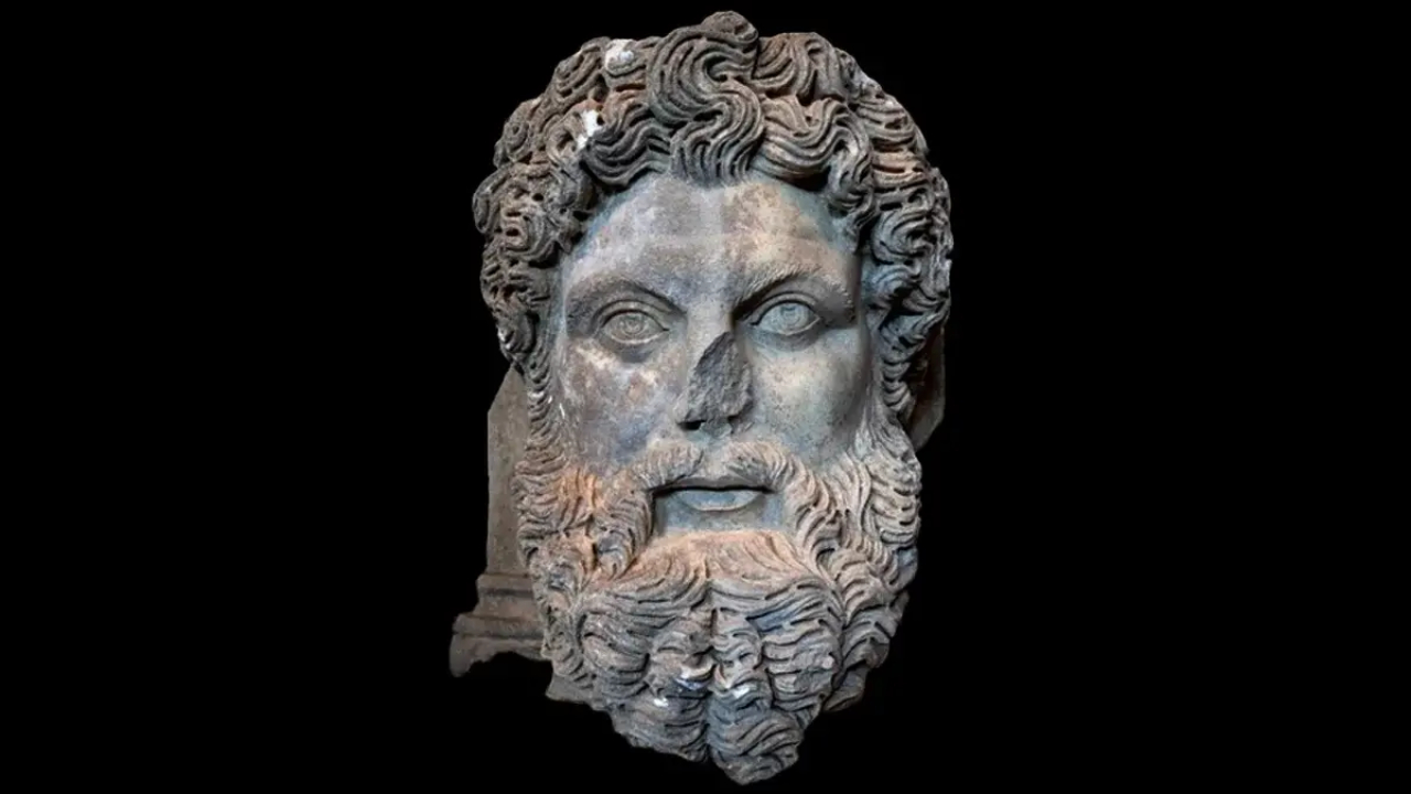 Cabeça de mármore representando Zeus é encontrada na Turquia