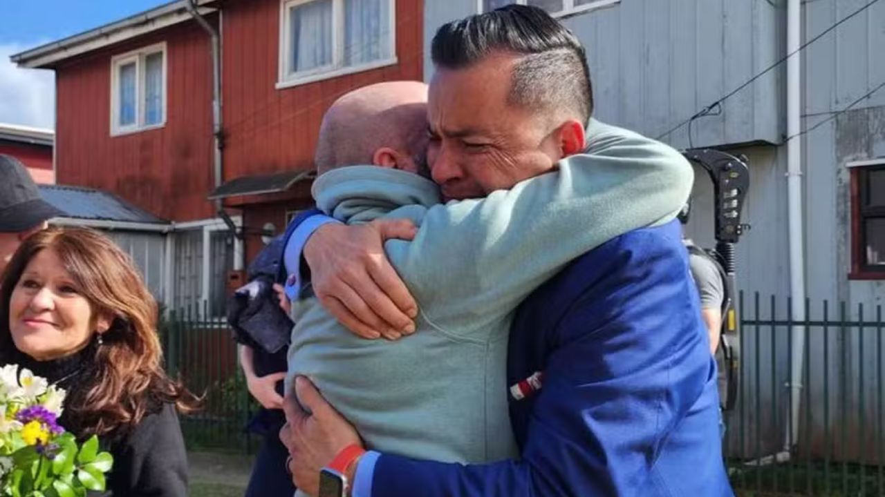 Homem raptado ao nascer e entregue a família americana processa o Chile