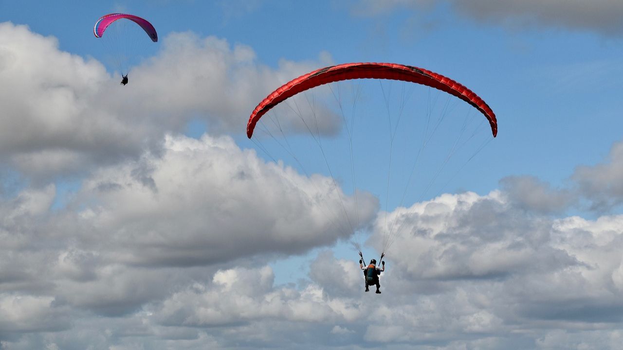 Brasileiro que praticava parapente morre no Paquistão após equipamento estourar