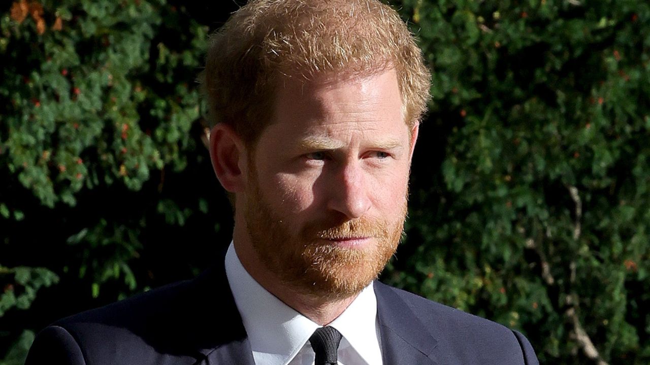 Príncipe Harry diz que Elizabeth II o apoiou em briga judicial contra tabloides