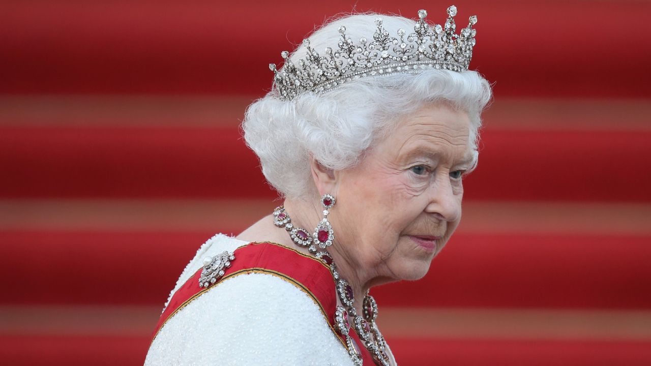 Anotações sobre hábitos da rainha Elizabeth II em viagens serão leiloadas