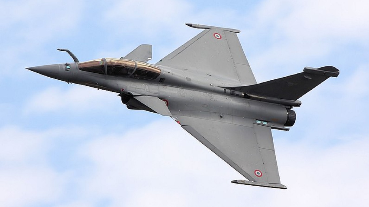 Dois pilotos franceses morrem em colisão de aviões de caça durante treinamento
