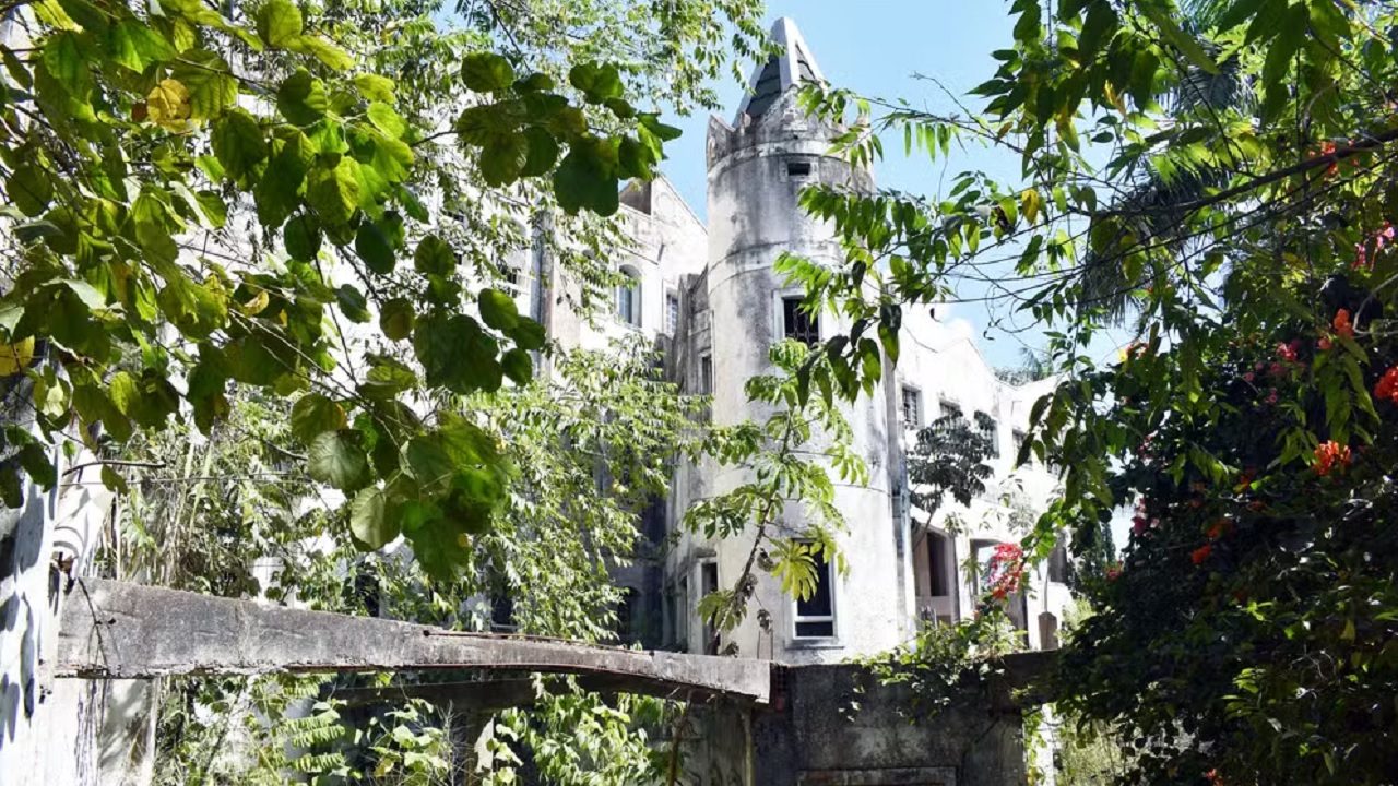 Castelo de R$ 15 milhões de José Rico apresenta sinais de abandono