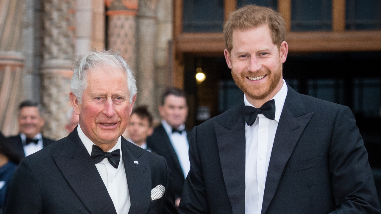 Charles III não fala mais e ignora ligações do filho, Harry