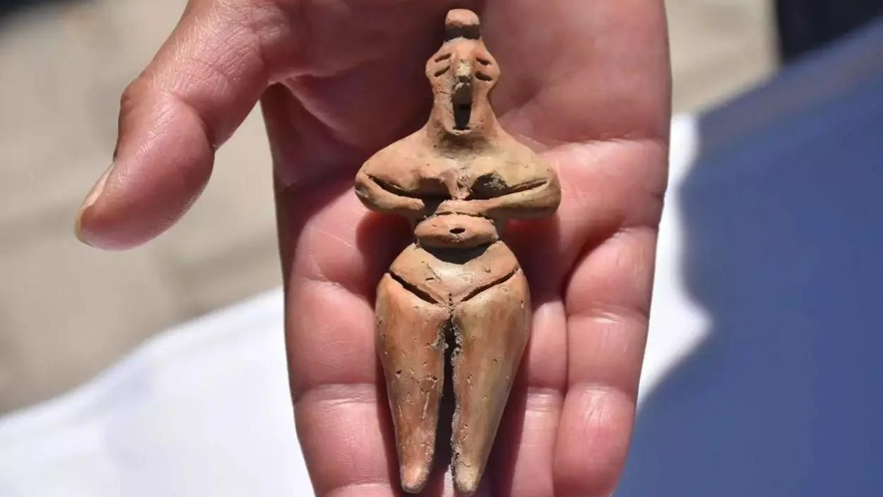 Estatueta de 8 mil anos é encontrada em sítio neolítico na Turquia