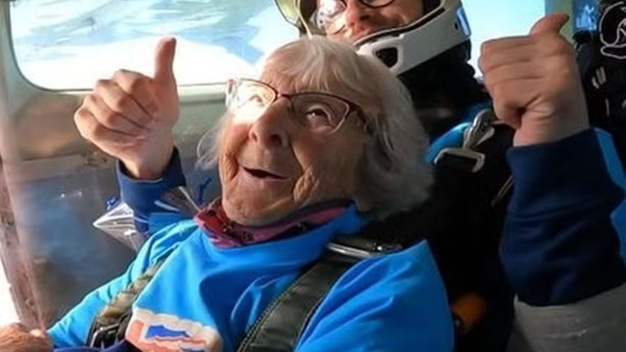 Aos 102 anos, mulher se torna a pessoa mais velha a saltar de paraquedas na Grã-Bretanha