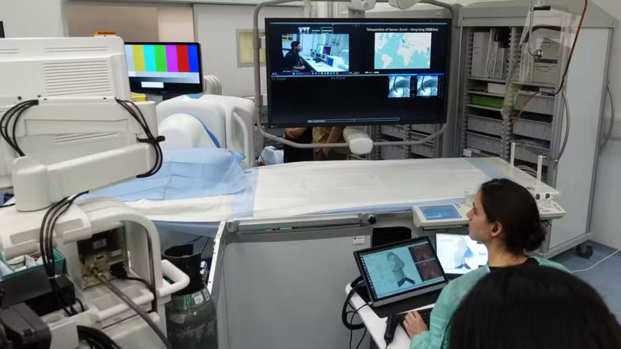 Usando controle de PlayStation, cientistas realizam endoscopia a 9,3 mil km de distância