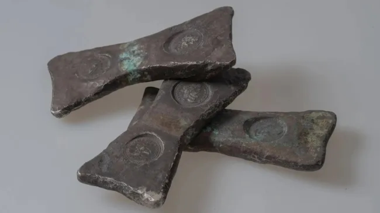 Lingotes de prata da era romana são apreendidos em suposta venda no mercado negro