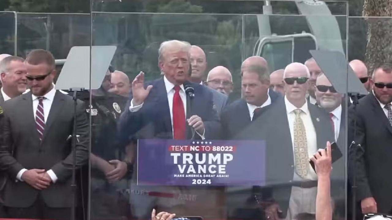 Trump retoma comícios ao ar livre com segurança reforçada