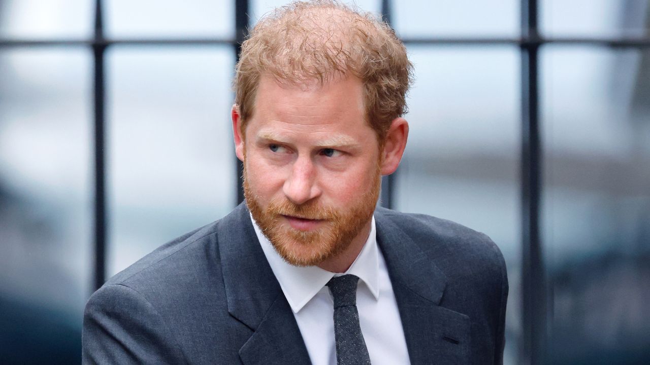 Harry ficou hospedado com família da mãe durante última viagem à Inglaterra