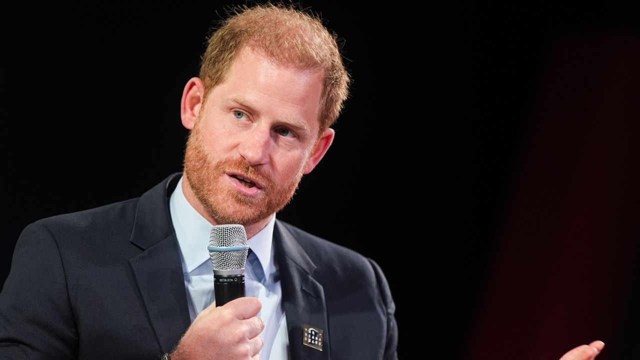 Príncipe Harry é confundido com William durante evento de caridade
