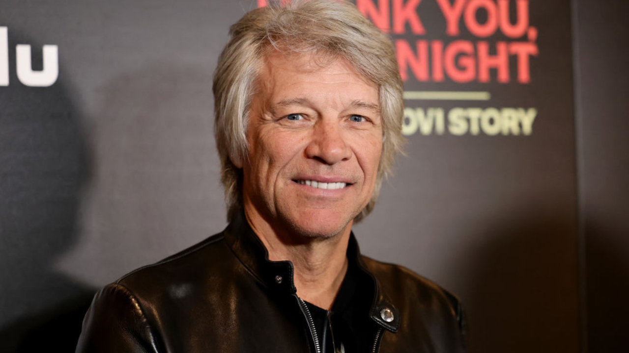 Jon Bon Jovi ajuda a impedir mulher de pular de uma ponte