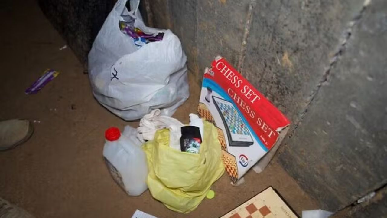 Exército israelense mostra túnel em Gaza onde foram encontrados corpos de reféns