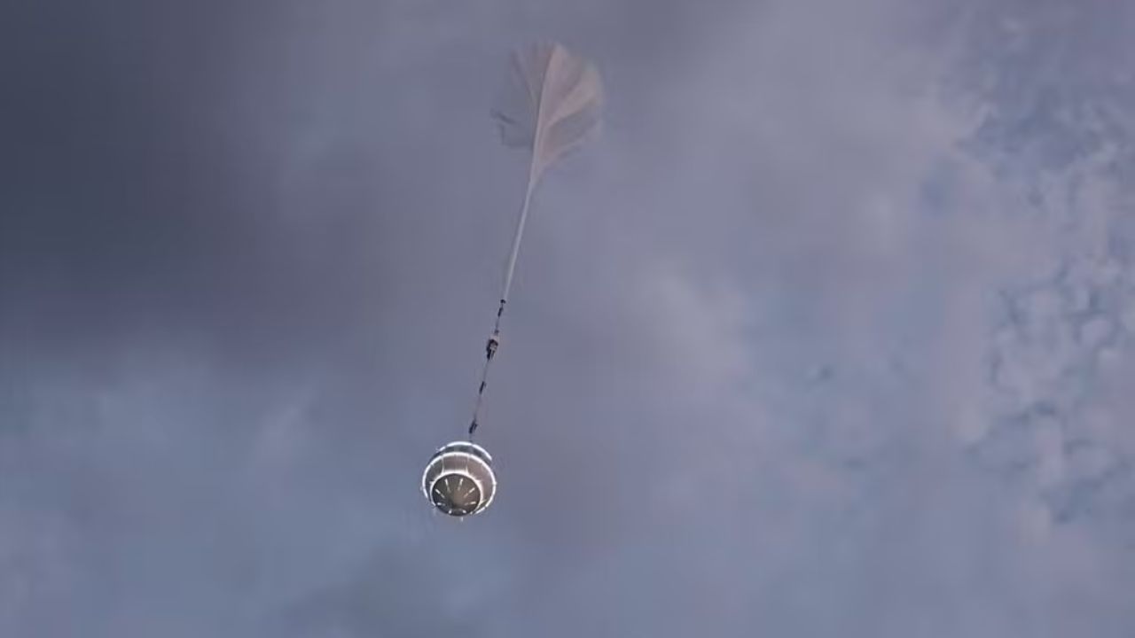Empresa que promete viagens de balão ao espaço realiza primeiro teste de voo