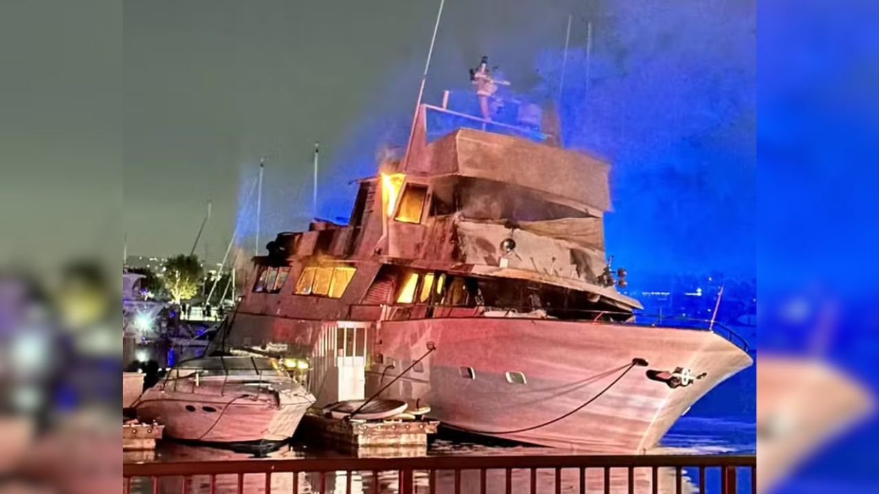 Iate de luxo afunda após explosão de mil cartuchos de munição e fogos de artifício