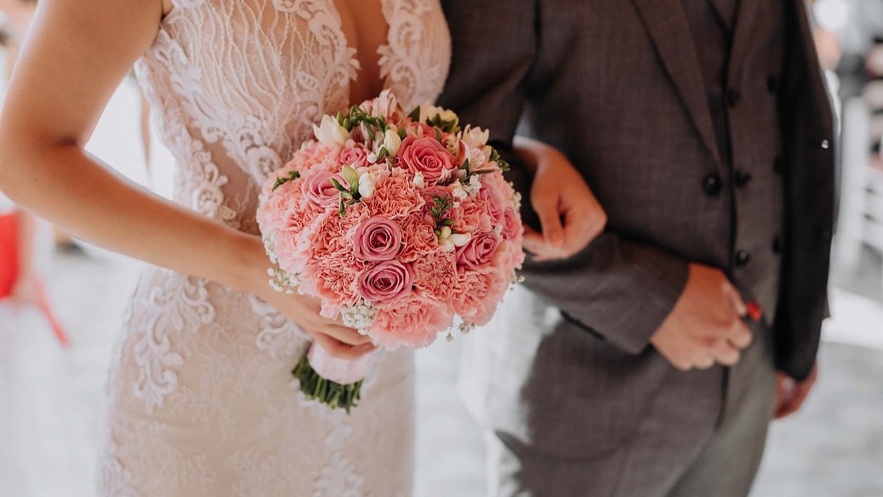 Igrejas suecas podem proibir pai de levar noiva ao altar em cerimônias de casamento