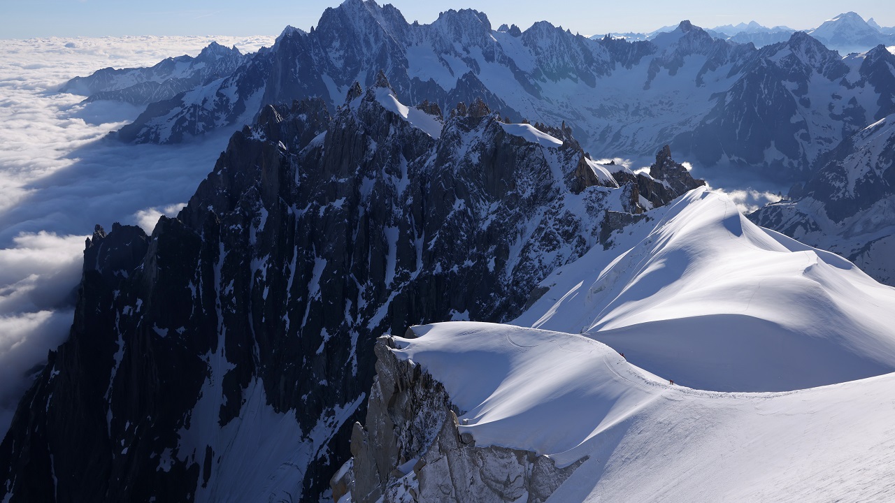 França: Alpinistas são encontrados mortos por exaustão no Mont Blanc