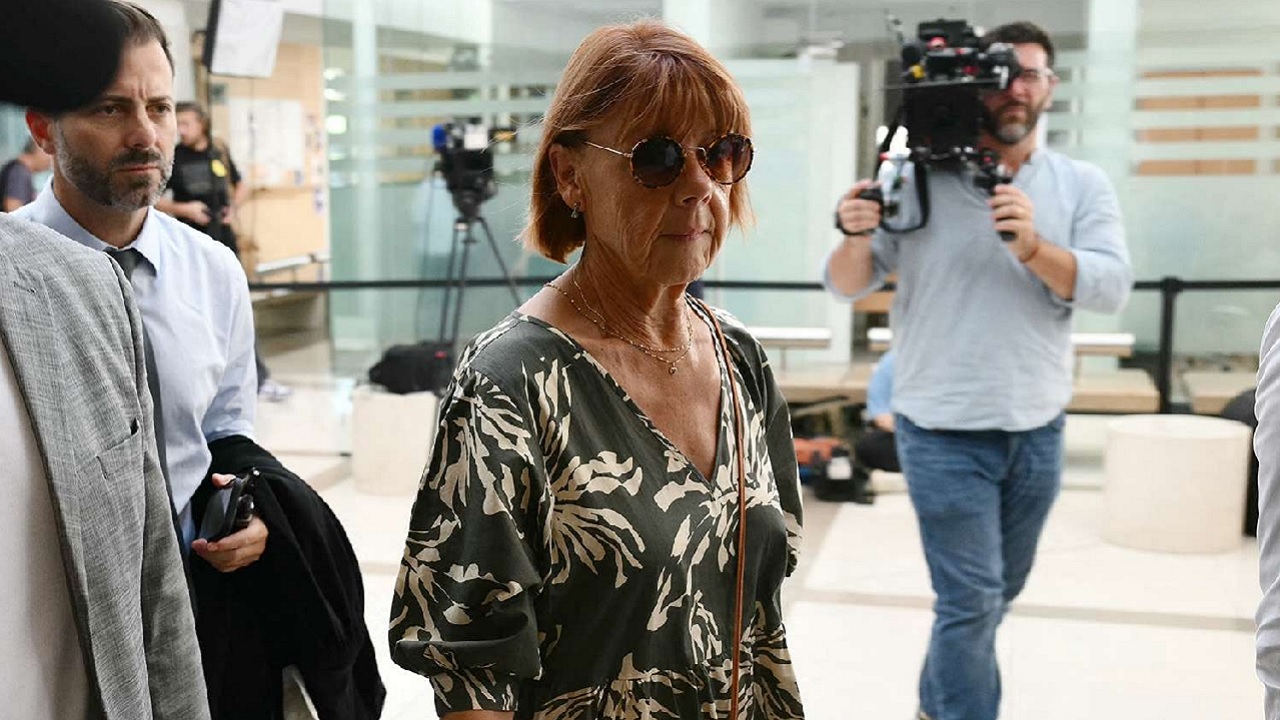 “Estupraram-me com toda a consciência”: Mulher enfrenta o ex-marido e 50 homens em tribunal