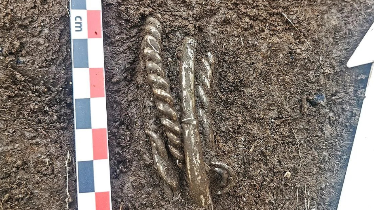 Tesouro viking de 1.100 anos é descoberto durante escavações