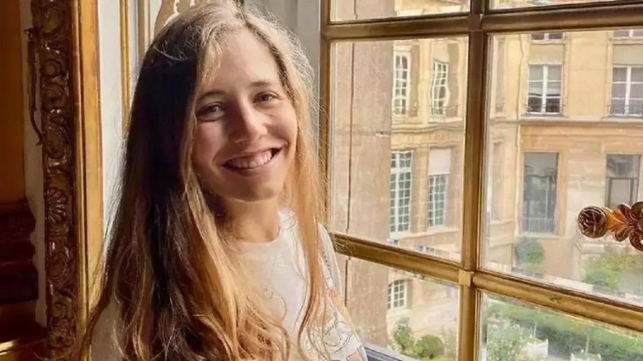 Turista morre em trágico acidente após ser atingida por estátua