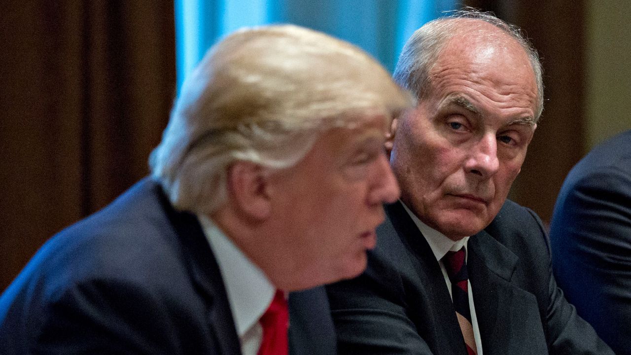 Ex-chefe de gabinete de Trump diz que ele ‘se enquadra na definição de fascista’
