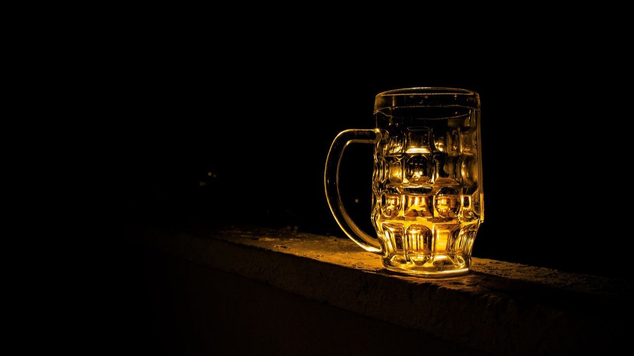 A fim de atrair ‘turistas mais cultos’ Praga proíbe tours noturnos de bares