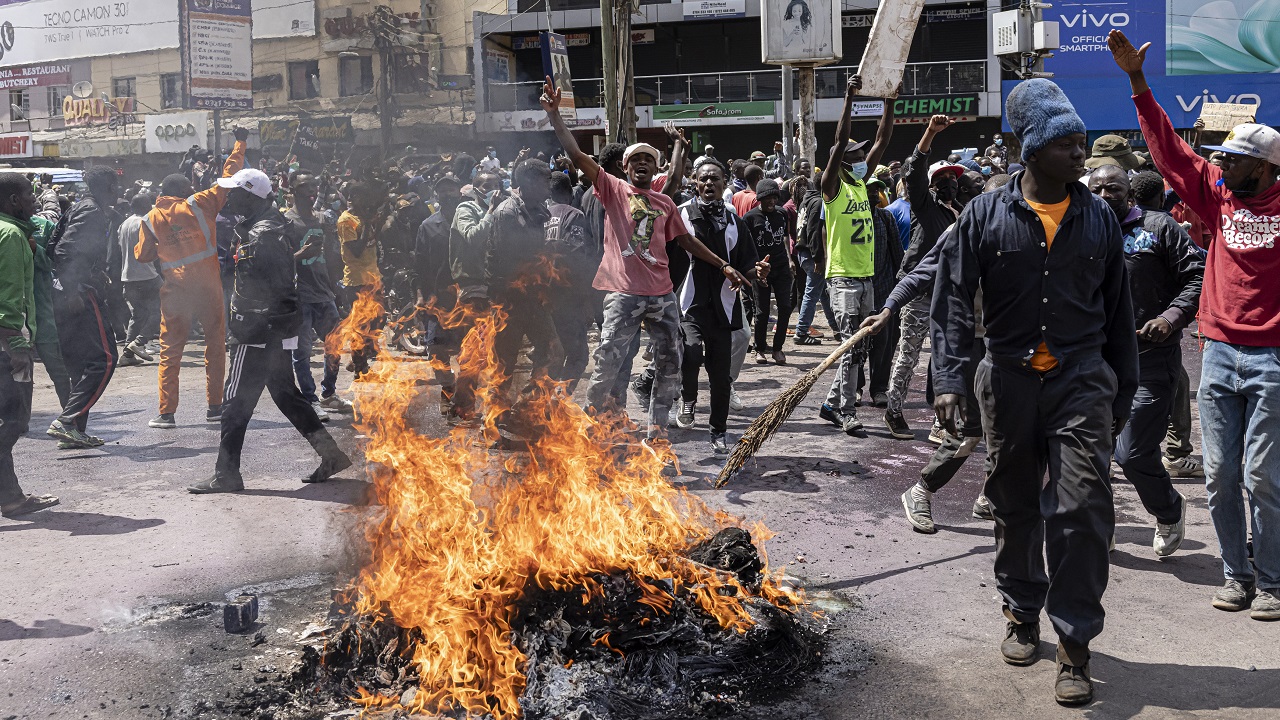Quênia: Protestos violentos resultam em interrupção da internet