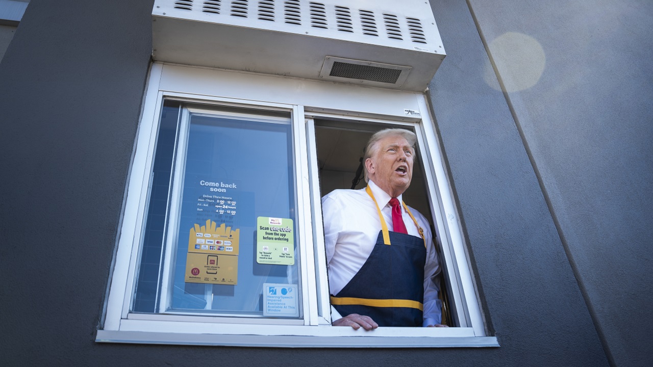 Visita de Donald Trump ao McDonald’s levanta acusações de evento encenado