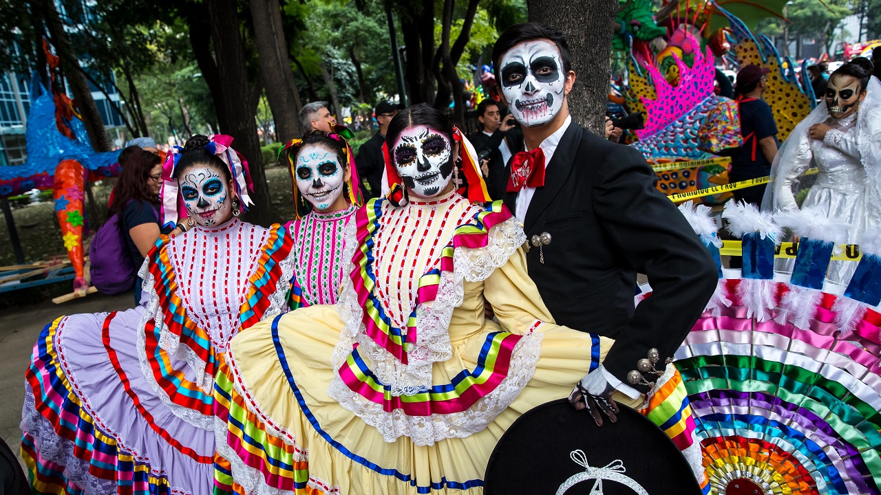 O motivo que levou autoridades mexicanas a proibirem fantasias no Halloween