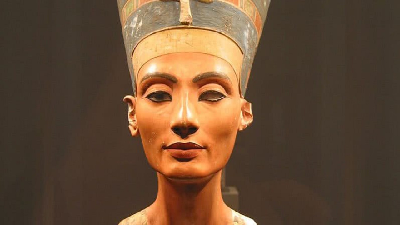 Ex-ministro de Antiguidades do Egito quer que Alemanha devolva busto de Nefertiti