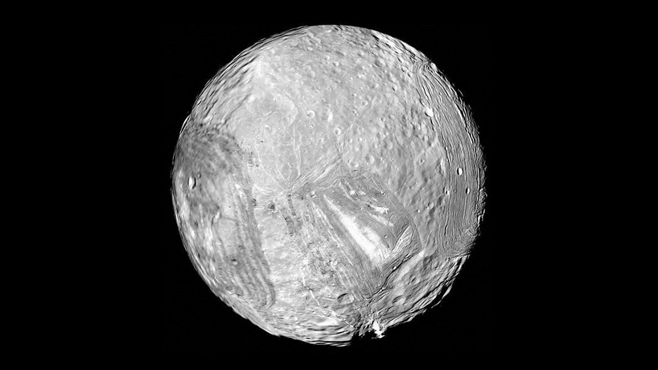 Lua de Urano pode sustentar formas de vida extraterrestre, afirmam cientistas