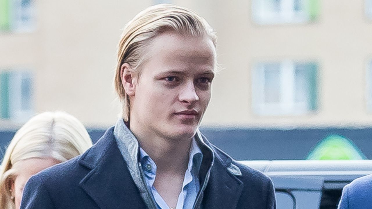 Filho de princesa da Noruega é libertado após prisão preventiva por estupro