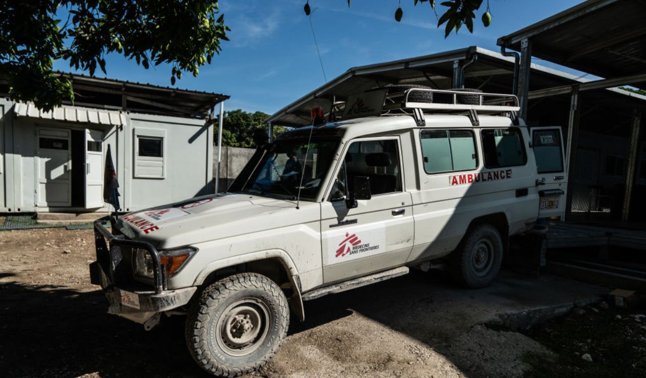 Ambulância dos ‘Médicos Sem Fronteiras’ é emboscada no Haiti e dois pacientes morrem