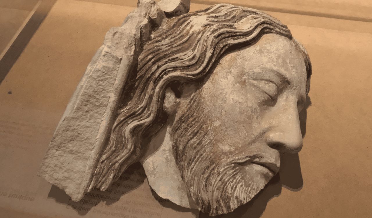 A impressionante cabeça de Jesus Cristo encontrada na catedral de Notre Dame