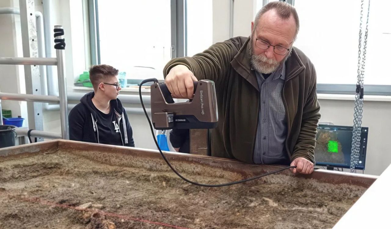 Estudo arqueológico revela câmara funerária na Alemanha