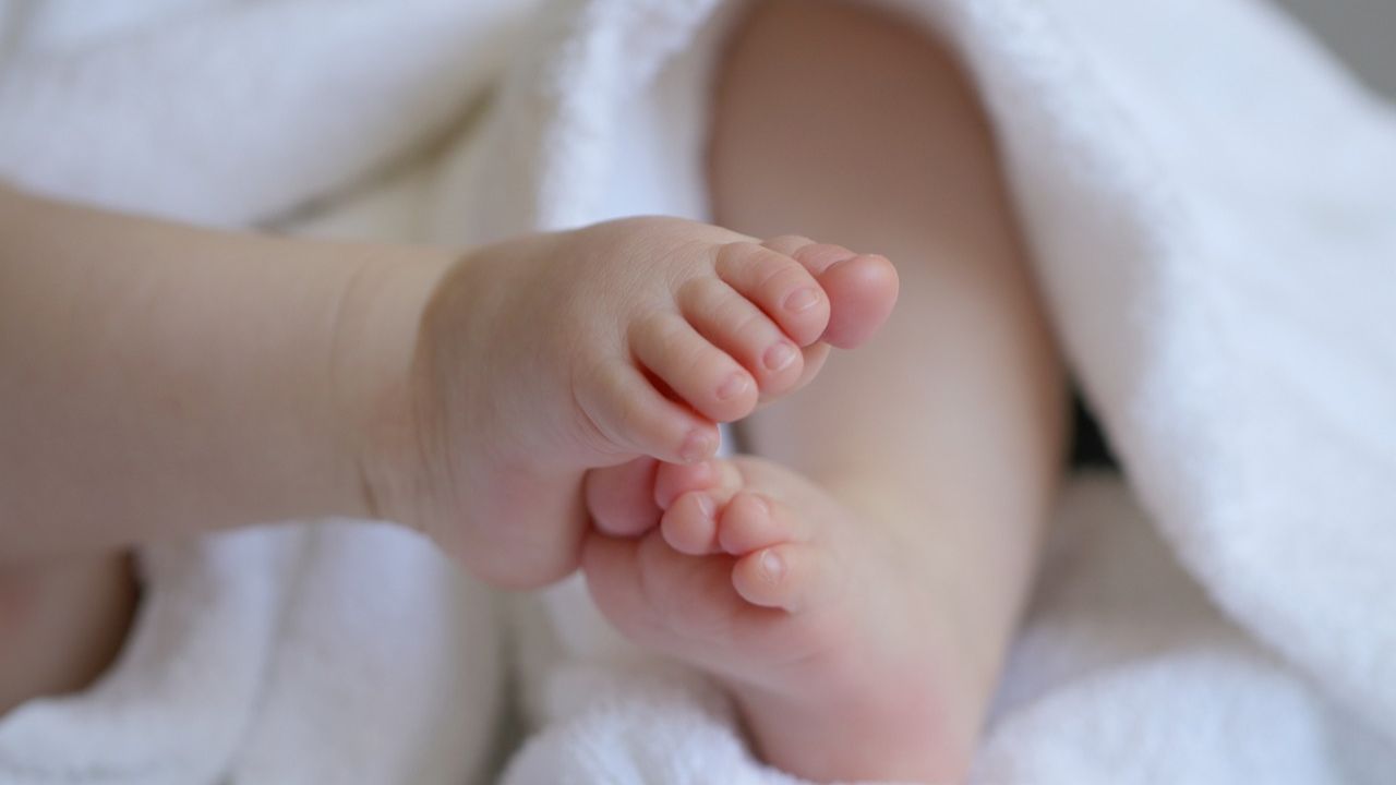Dez bebês morrem em incêndio em UTI neonatal na Índia