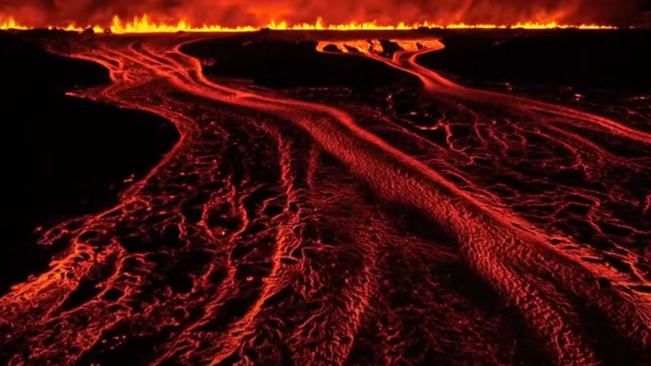 Vulcão volta à atividade após oito séculos adormecido na Islândia