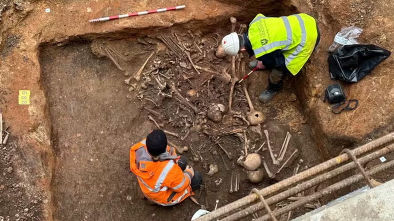 Enigmático enterro em massa em catedral intriga pesquisadores na Inglaterra