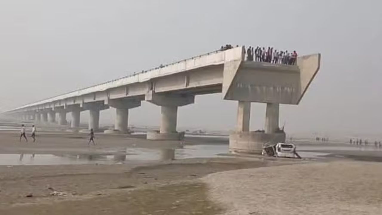 Carro cai de ponte inacabada e três pessoas morrem ao seguirem Google Maps