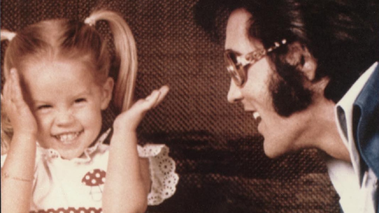 Livro póstumo revela detalhes inéditos sobre a vida da filha de Elvis Presley